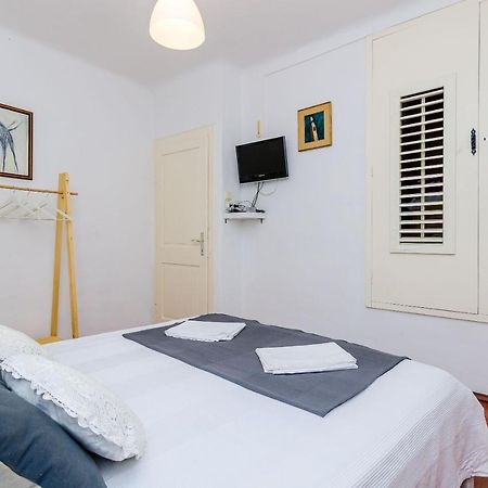 Old Town Budget Apartment Dubrovnik Bagian luar foto