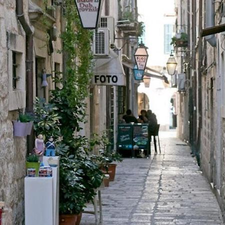 Old Town Budget Apartment Dubrovnik Bagian luar foto