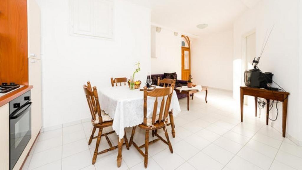 Old Town Budget Apartment Dubrovnik Bagian luar foto