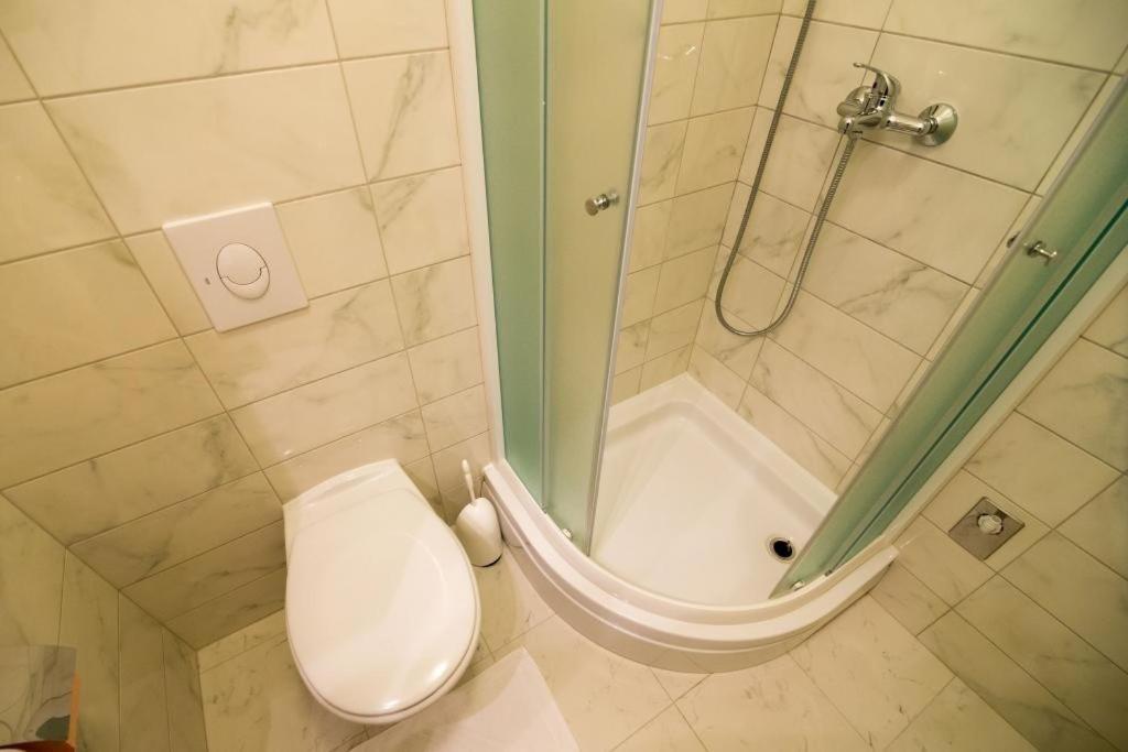 Old Town Budget Apartment Dubrovnik Bagian luar foto