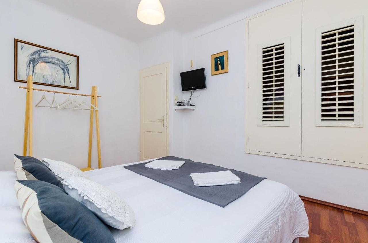 Old Town Budget Apartment Dubrovnik Bagian luar foto