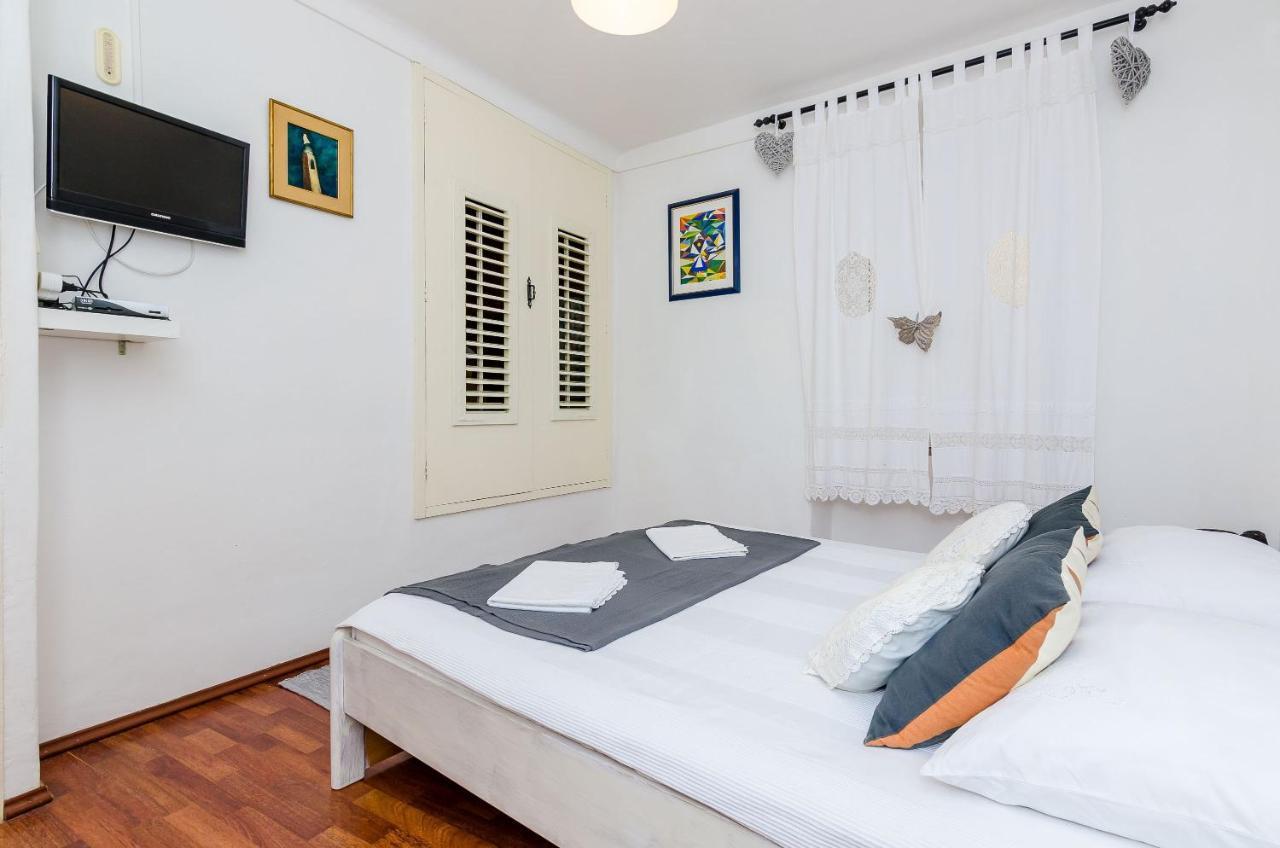 Old Town Budget Apartment Dubrovnik Bagian luar foto