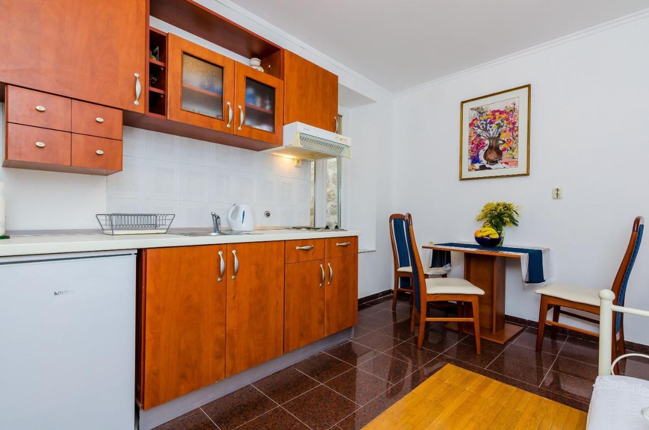 Old Town Budget Apartment Dubrovnik Bagian luar foto