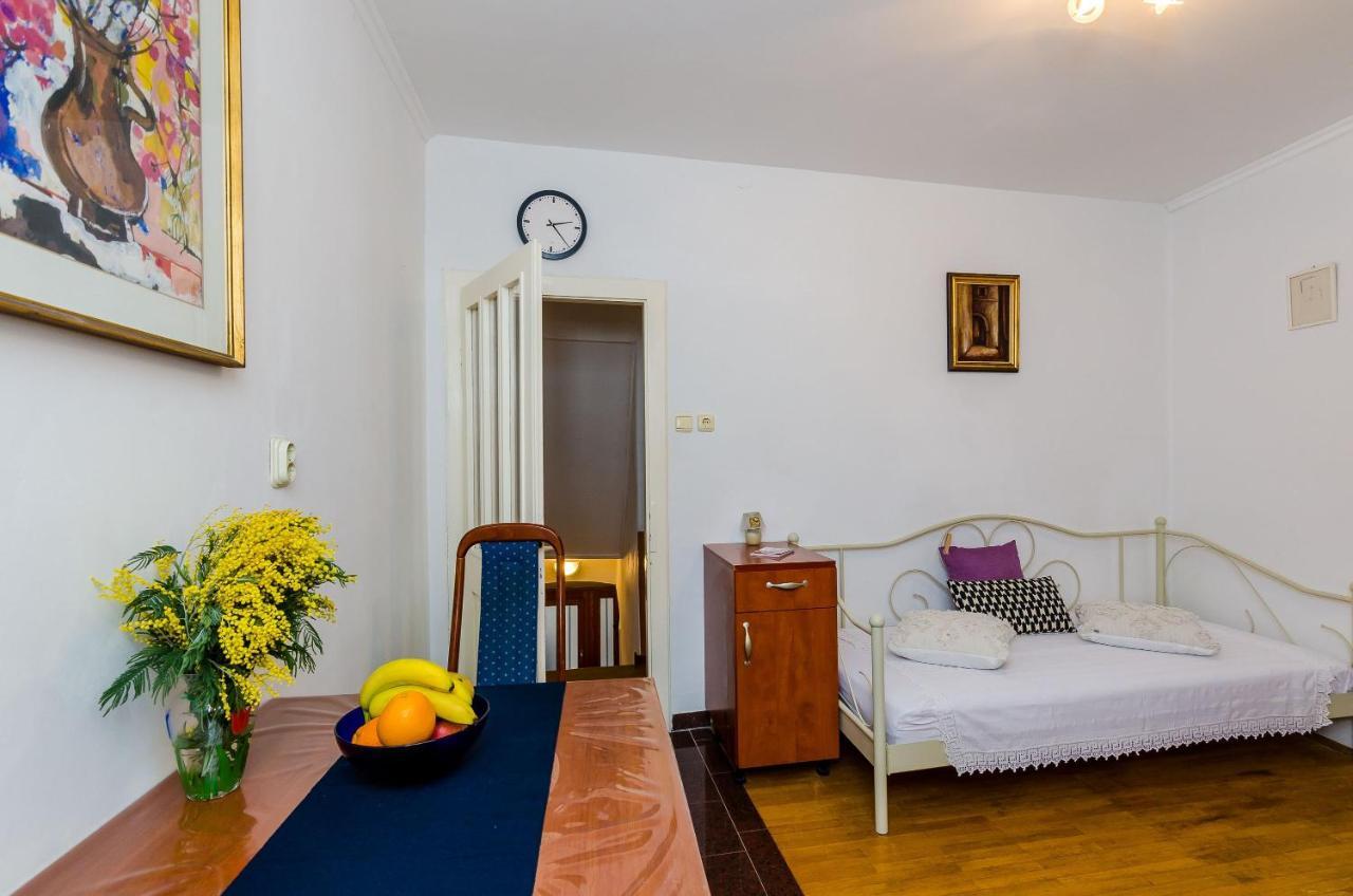 Old Town Budget Apartment Dubrovnik Bagian luar foto