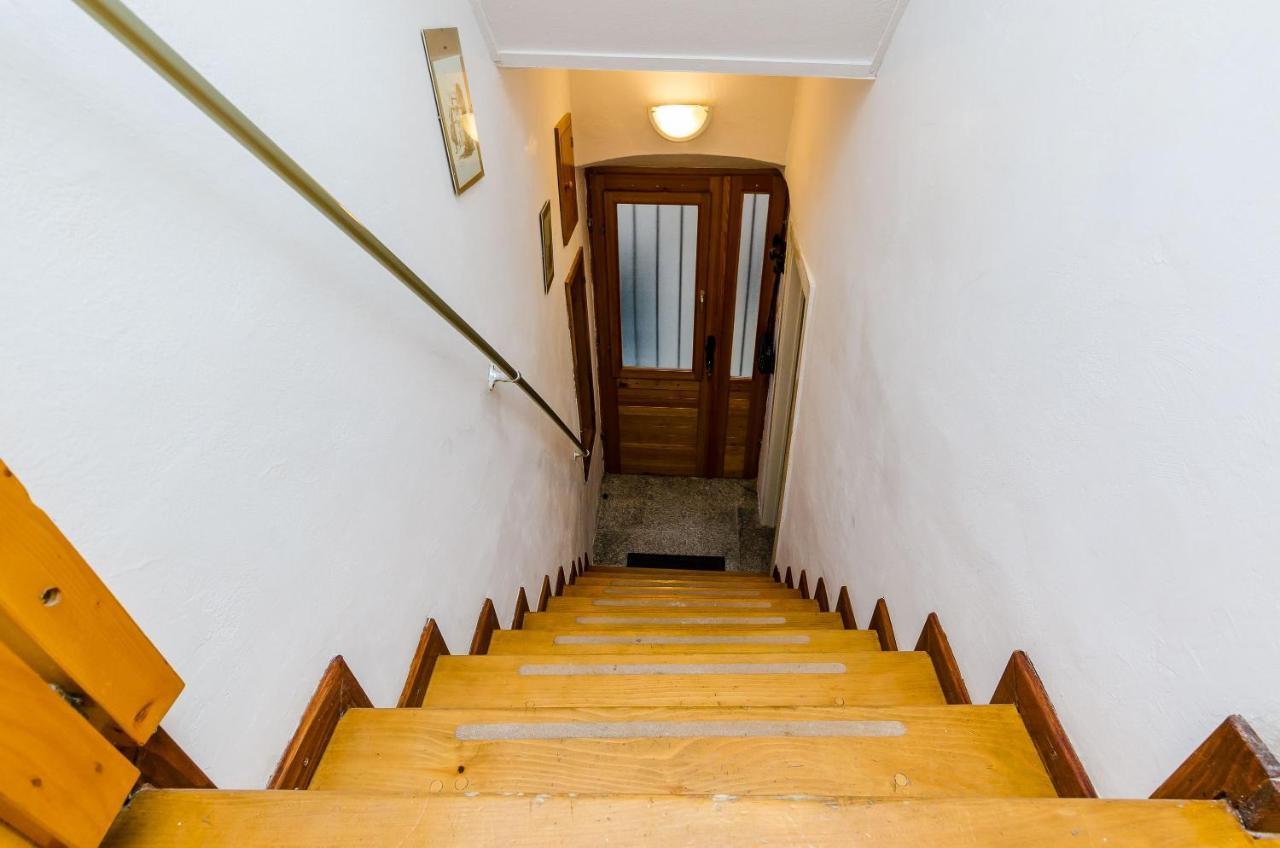 Old Town Budget Apartment Dubrovnik Bagian luar foto