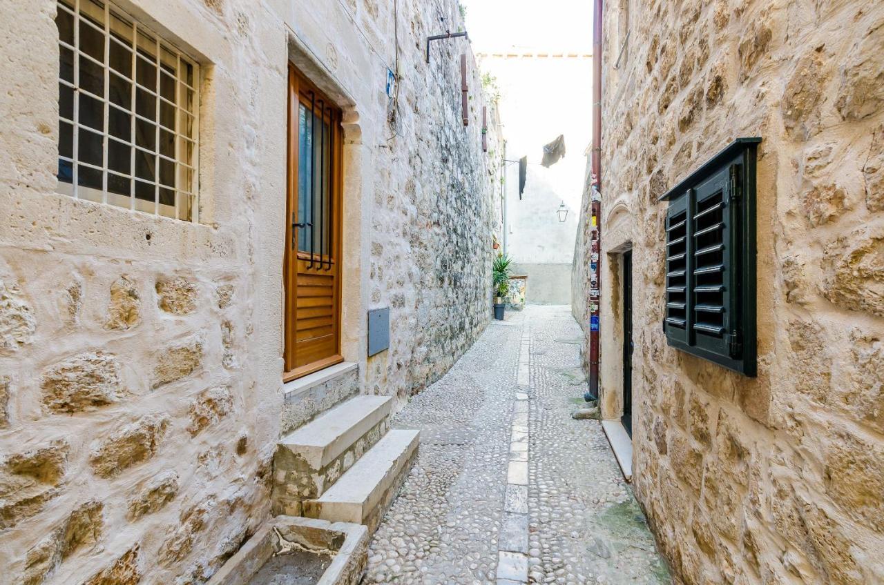 Old Town Budget Apartment Dubrovnik Bagian luar foto