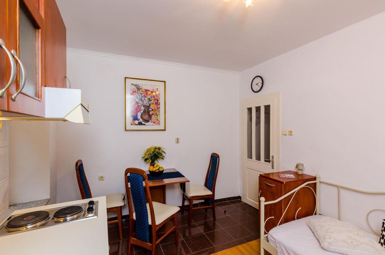 Old Town Budget Apartment Dubrovnik Bagian luar foto