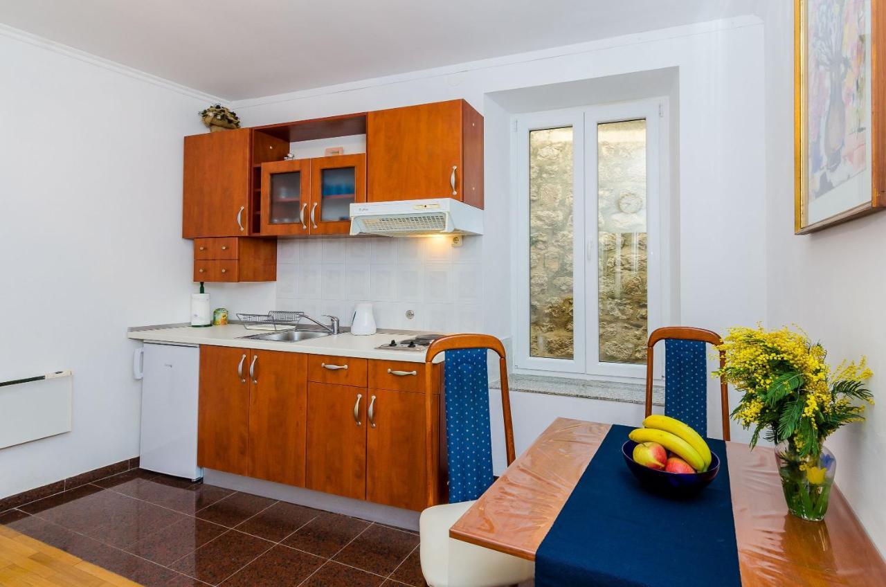 Old Town Budget Apartment Dubrovnik Bagian luar foto