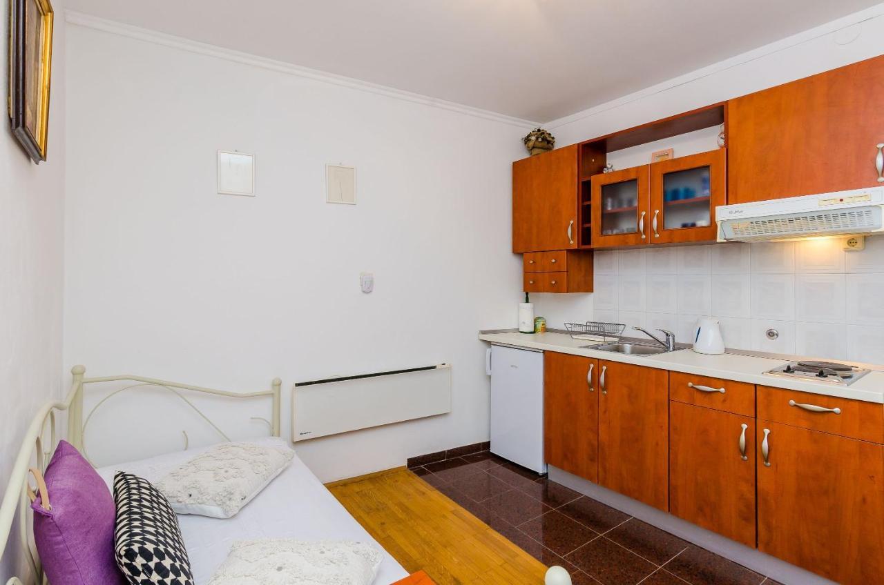 Old Town Budget Apartment Dubrovnik Bagian luar foto