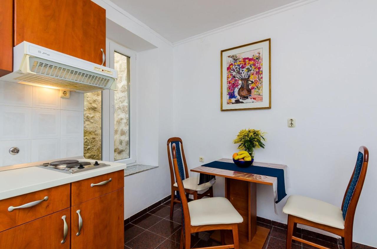 Old Town Budget Apartment Dubrovnik Bagian luar foto