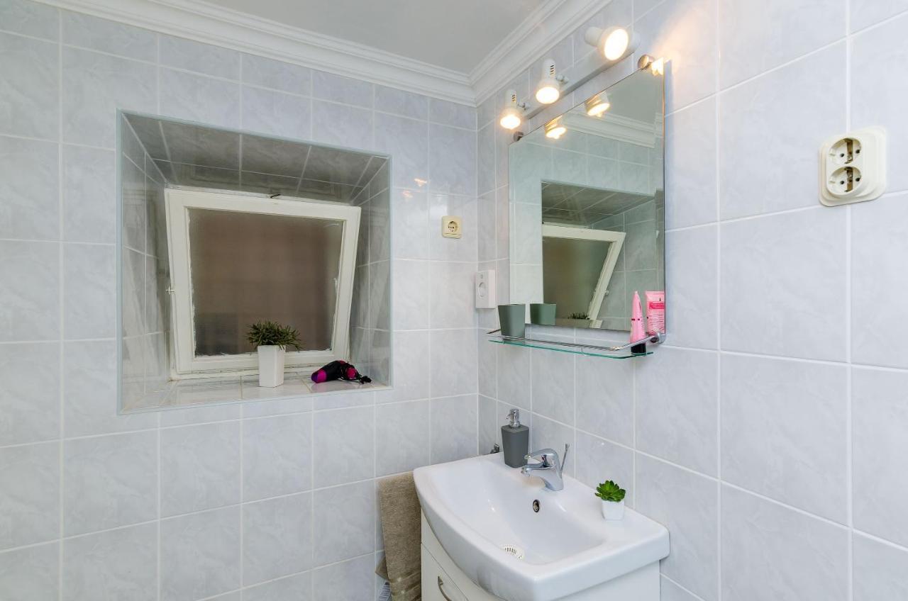 Old Town Budget Apartment Dubrovnik Bagian luar foto