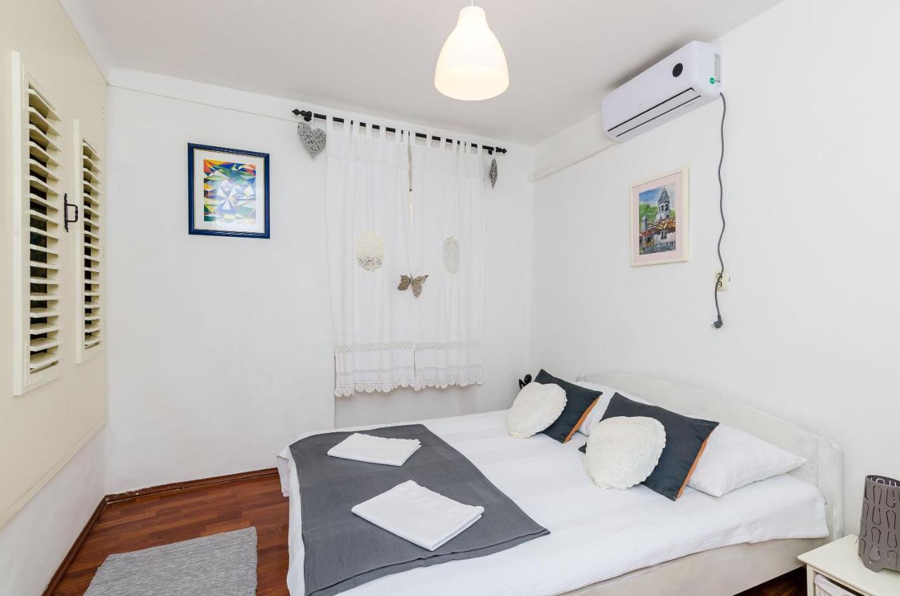 Old Town Budget Apartment Dubrovnik Bagian luar foto