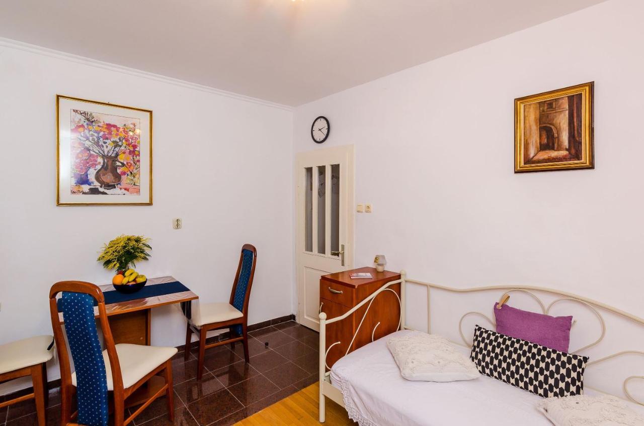 Old Town Budget Apartment Dubrovnik Bagian luar foto