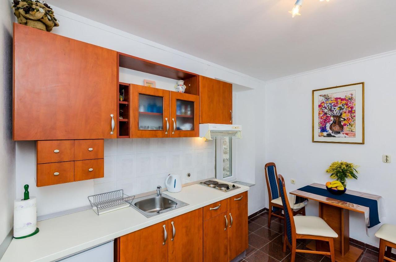 Old Town Budget Apartment Dubrovnik Bagian luar foto