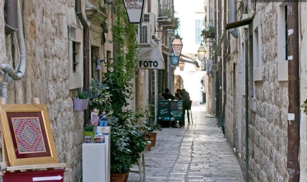 Old Town Budget Apartment Dubrovnik Bagian luar foto