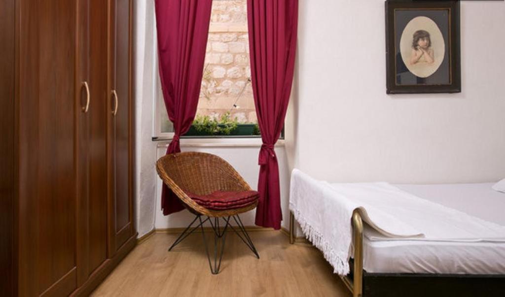 Old Town Budget Apartment Dubrovnik Bagian luar foto