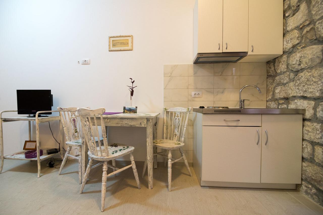 Old Town Budget Apartment Dubrovnik Bagian luar foto