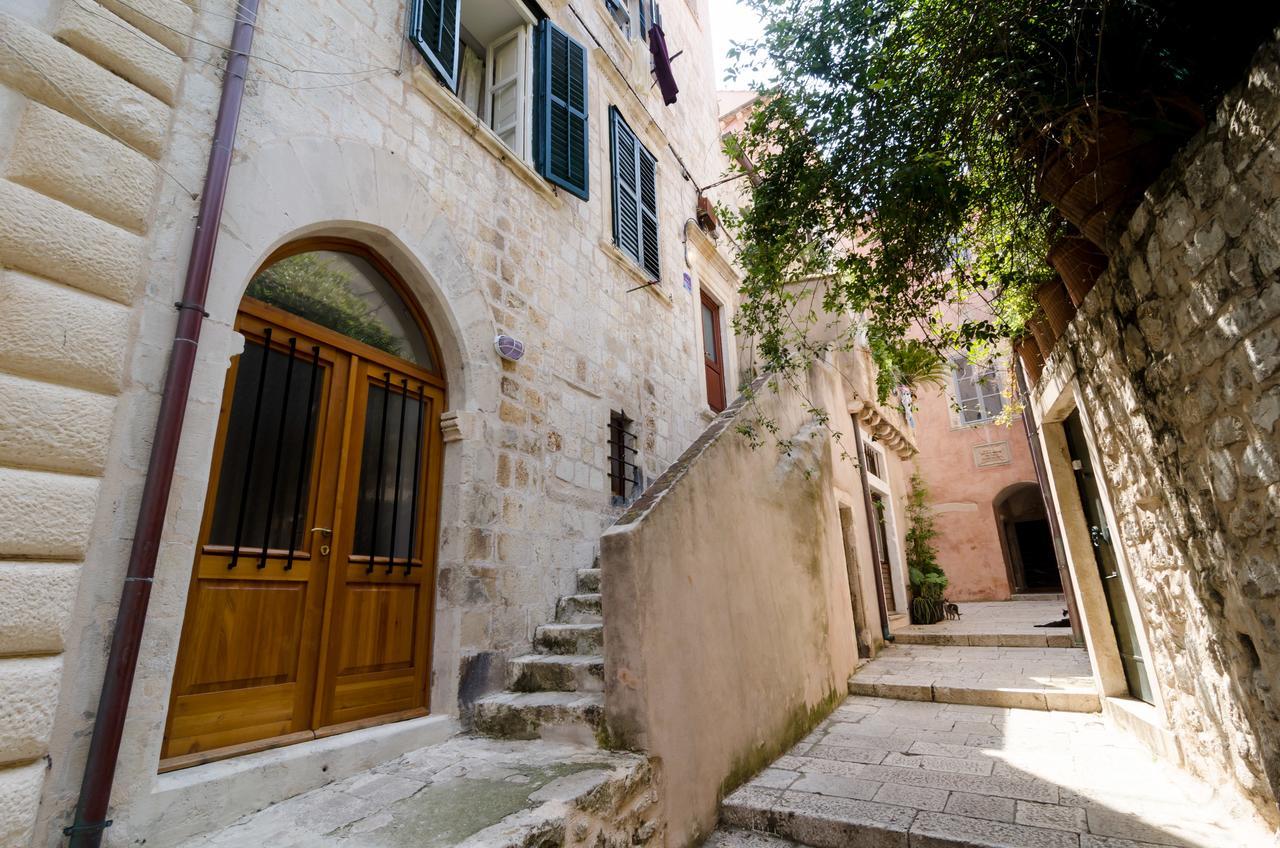 Old Town Budget Apartment Dubrovnik Bagian luar foto