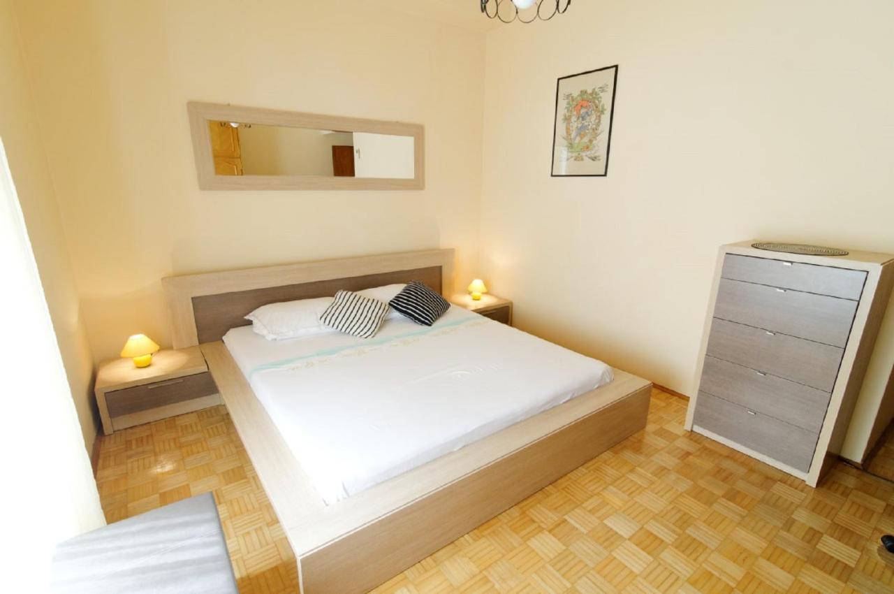 Old Town Budget Apartment Dubrovnik Bagian luar foto