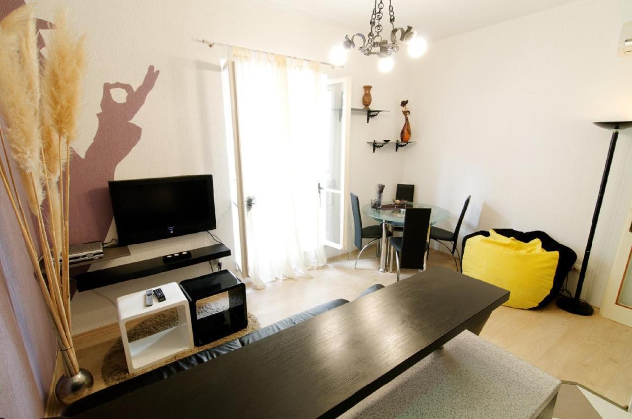 Old Town Budget Apartment Dubrovnik Bagian luar foto